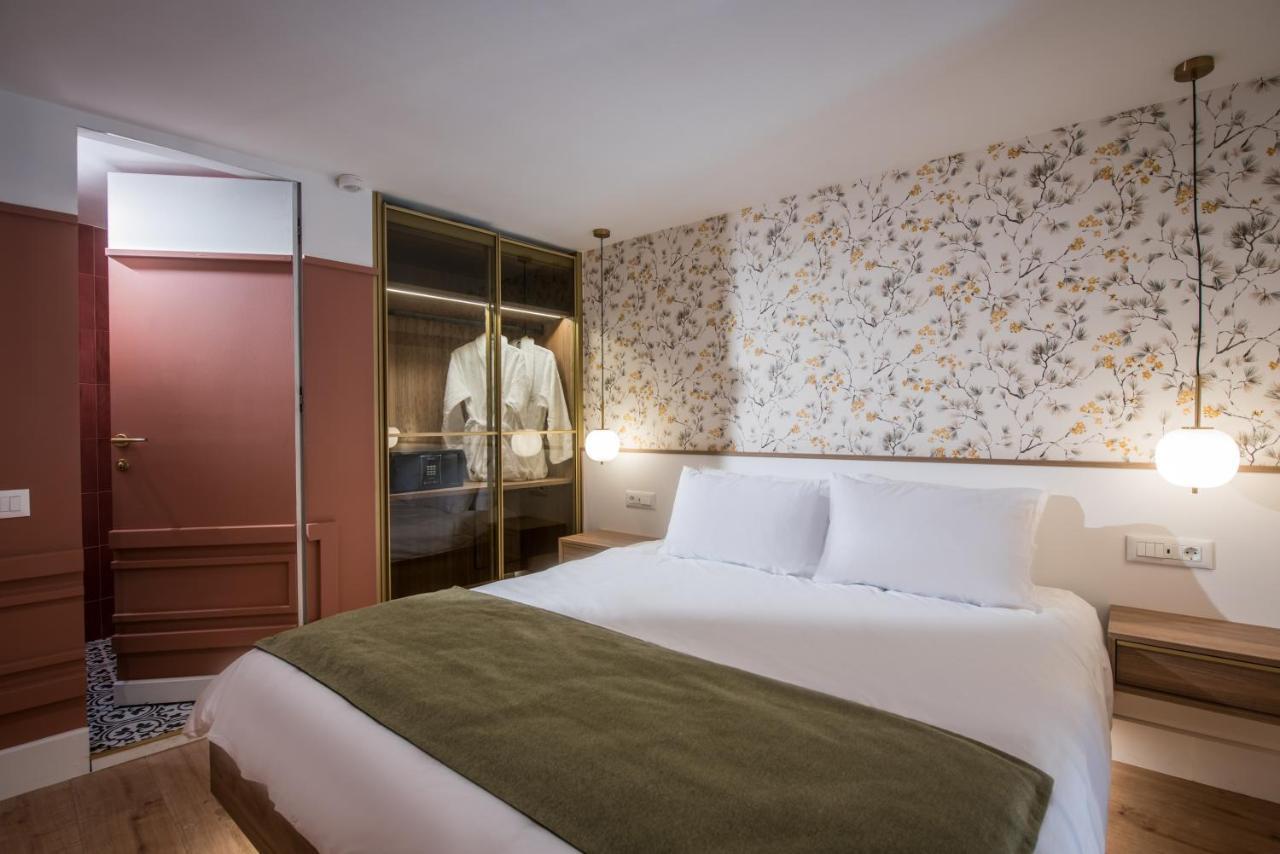 The Blossom Collection In Center Apartment